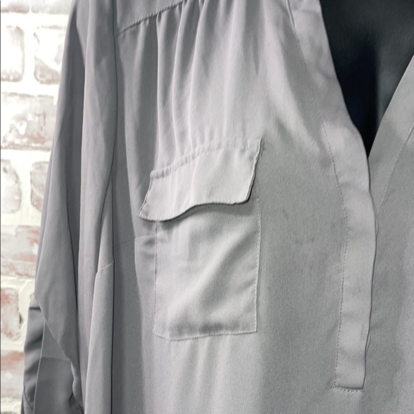 Torrid Gray 3 Button Blouse 2X - Picture 2 of 6